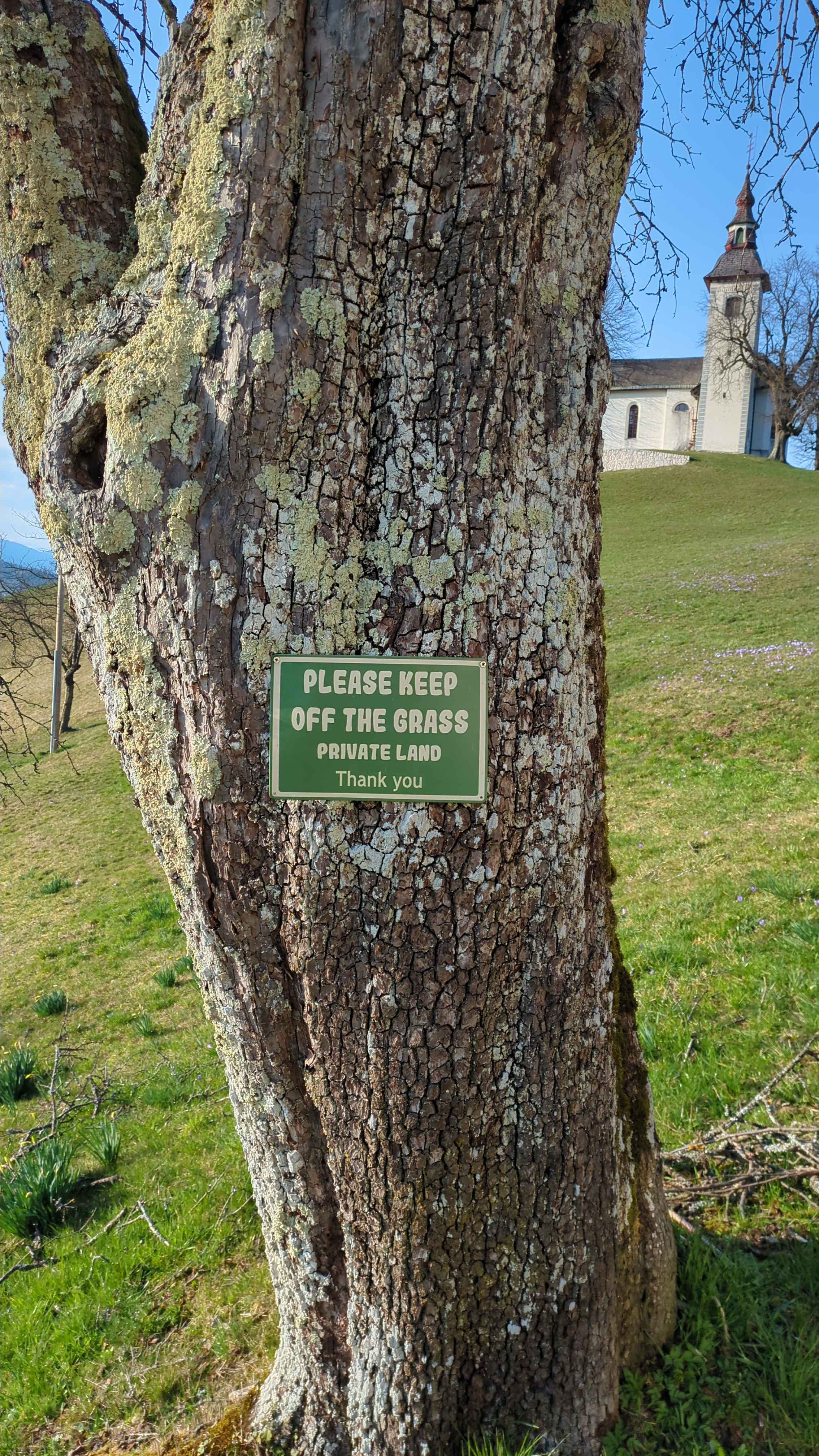 Znak pri cerkvi sv. Tomaža pri škofji Loki